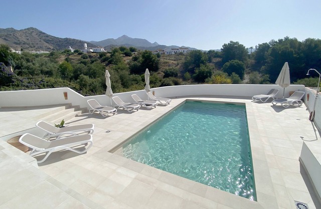 Villa Avec Piscine 8X4 à Nerja Pour 8 Personnes, Proche de la Plage