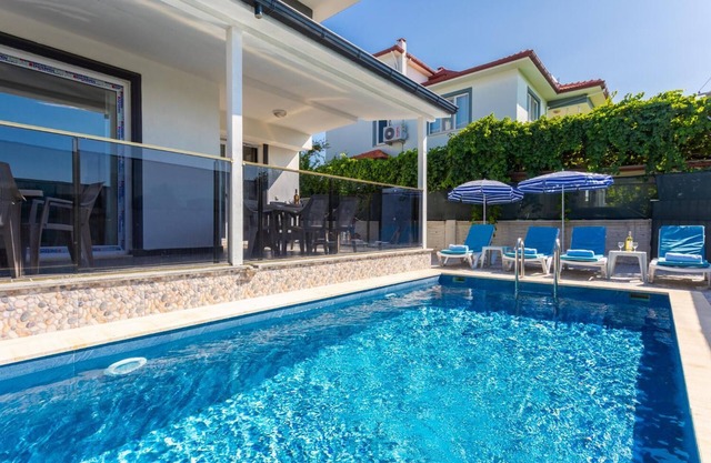 Villa Azalea 2 - Four Bedroom Villa, Sleeps 9