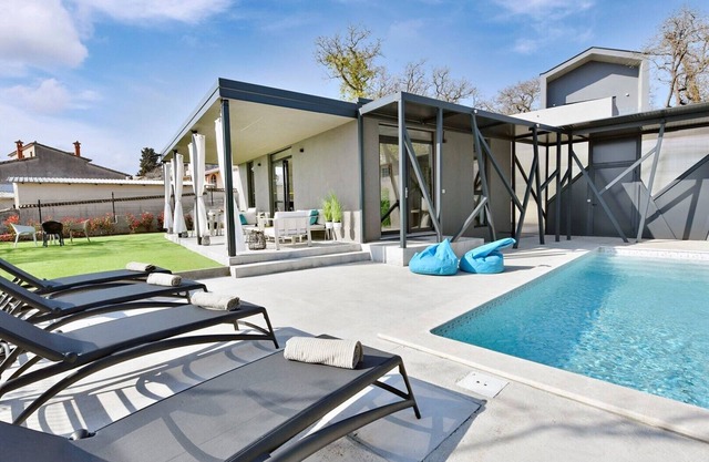 Villa Barcolana - charming cozy villa with private pool near Porec