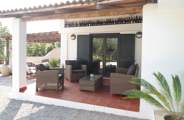Villa Bergamotto - Luxury Apartments, 3 mins drive to Beaches - Ground Floor