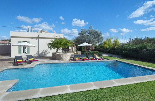 VILLA BERNAT - 10 MIN WALK TO THE BEACH