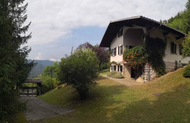 Villa between mountains and lakes with 14 beds