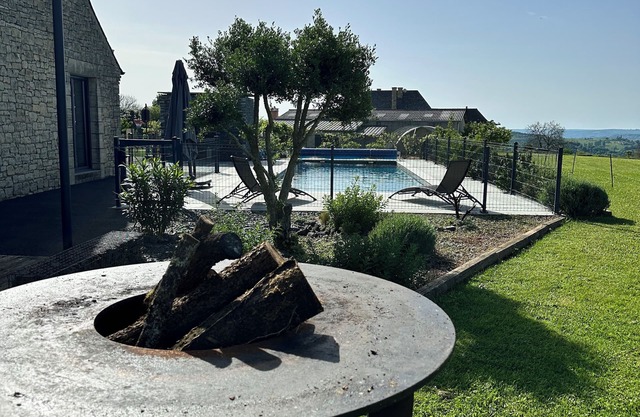 Villa between Corrèze and Dordogne! Beautiful heated pool.