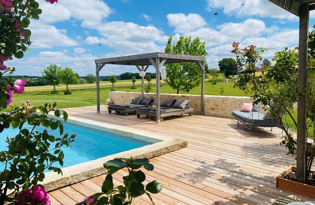 Villa Bisou – Charming family villa in Lot-et-Garonne with pool and views