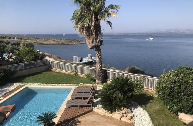 Villa bord de mer avec piscine et vue exceptionnelle sur lac et montagne