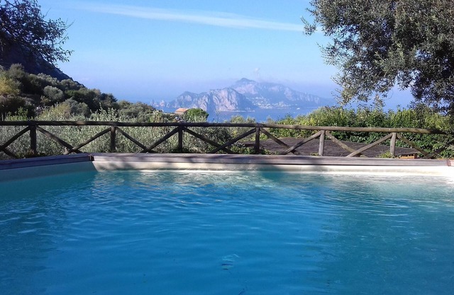 Villa Campanella surrounded by a large garden and an incomparable view of Capri