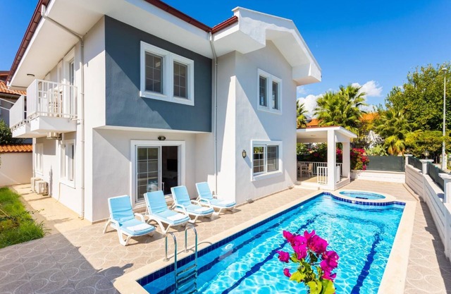 Villa Capital - Five Bedroom Villa, Sleeps 10