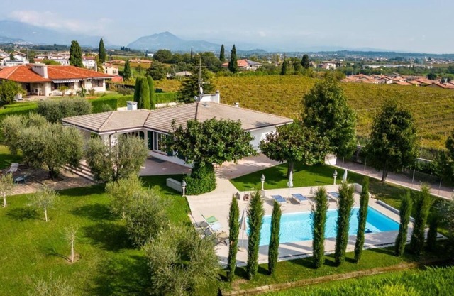Villa Carini with 3000 sqm garden & heated pool