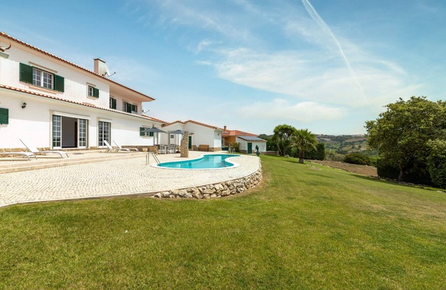 Villa Casa Branca l Spacious Retreat for 12p with Private Pool!