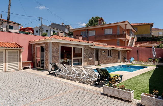 Villa 'Casa Da Carriça' with Private Pool, Private Terrace and Wi-Fi