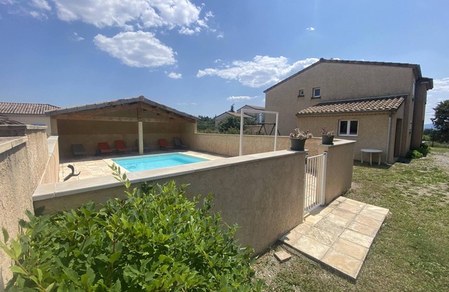 Villa Chazotte + private swimming pool in south Ardèche, Balazuc, Pets allowed