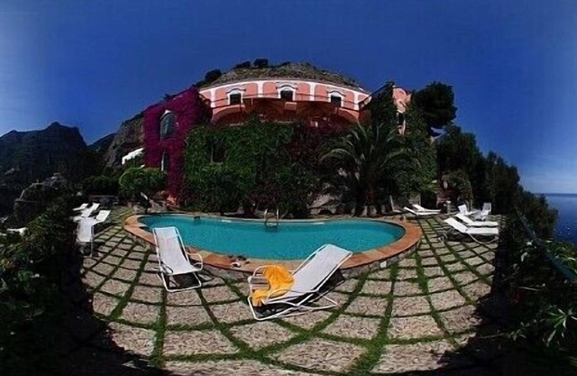 Villa Chimera: A splendid historical villa which faces the sun and the sea, with Free WI-FI.