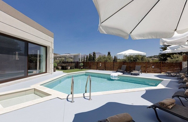 Villa Chnaris - Private Pool and Sauna
