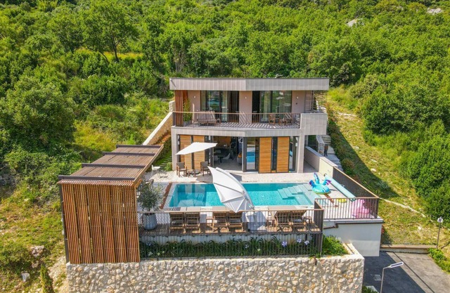Villa Circe - Three Bedroom Villa, Sleeps 6