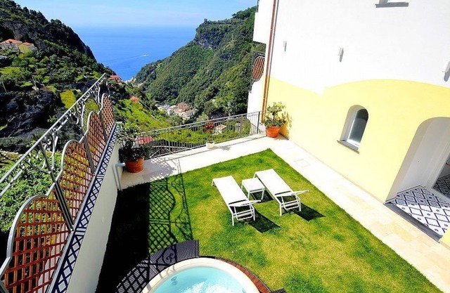 Villa Clarice D, fully refundable with voucher*: An elegant and modern studio apartment in a quiet position, located on a hillside above the sea, with Free WI-FI.
