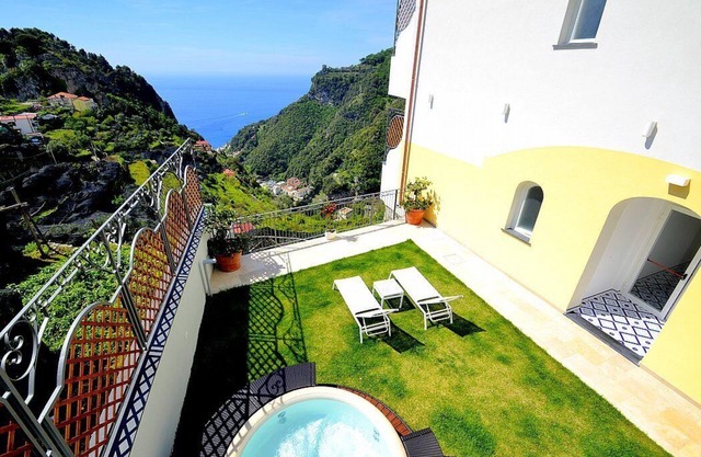 Villa Clarice F: A bright and sunny studio apartment in a quiet position, located on a hillside above the sea, with Free WI-FI.