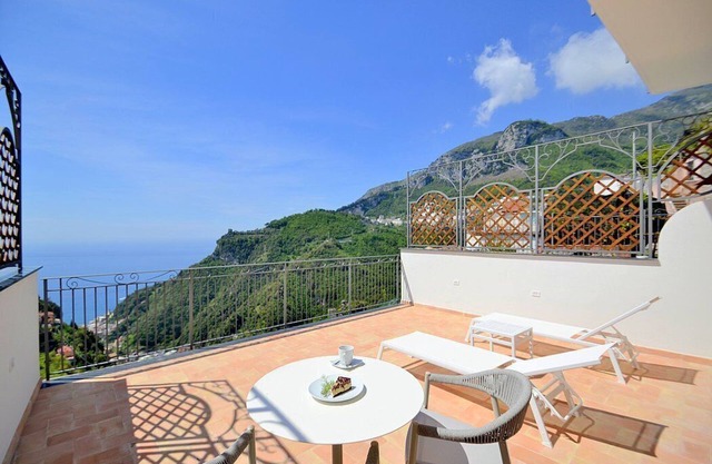 Villa Clarice G: A bright and sunny studio apartment in a quiet position, located on a hillside above the sea, with Free WI-FI.