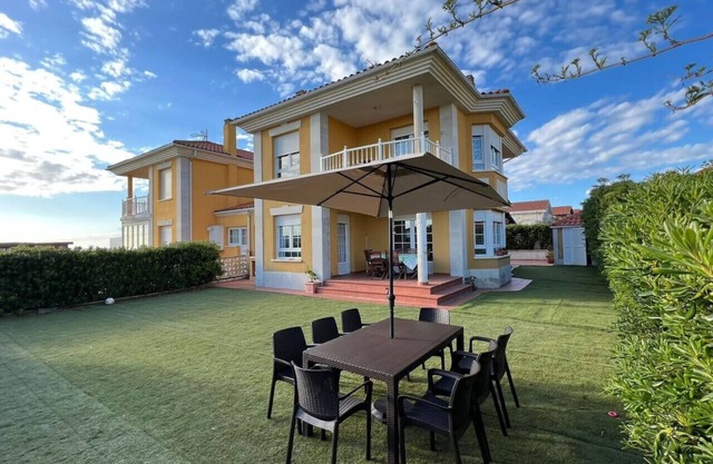 Villa con jardín y vistas - Villa Ojerada 12804