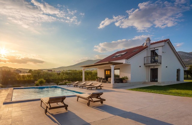 Villa Cvita with big pool near Split and Trogir