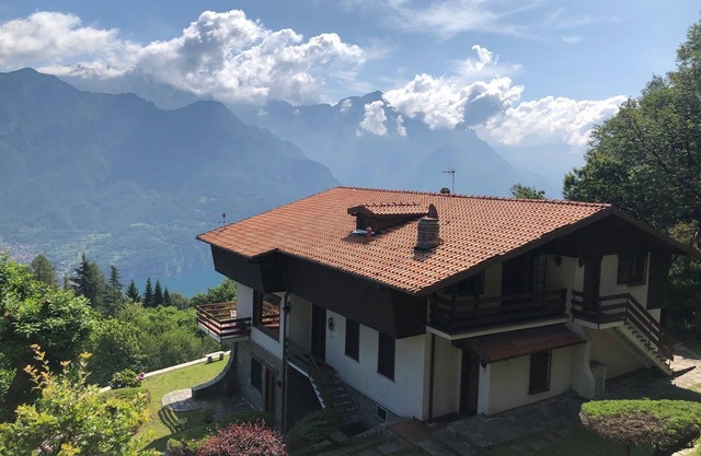 Villa D'ALBA with spectacular views of the mountains and Lake Como QUEEN SUITE