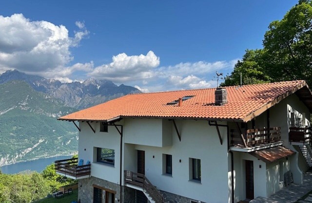Villa D'ALBA with spectacular views of the mountains and Lake Como KING suite