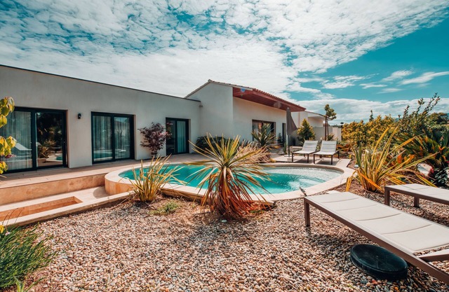 Villa D'architecte Avec Piscine Chauffé, Brasero,bbq et Baby Foot
