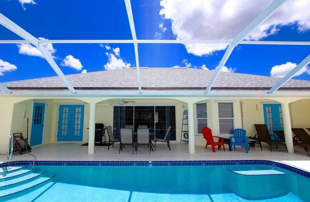 Villa Danby, Tropical Pool Home in Serene Area