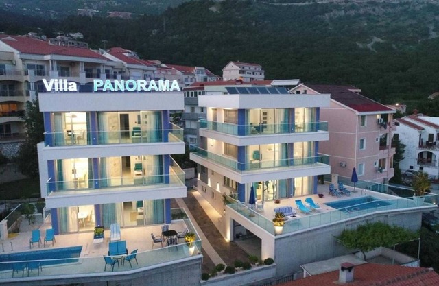 Villa Danika with Pool with 6 Bedrooms