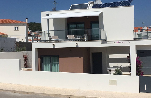Villa das Hortas: new, modern villa near beach & facilities @ Silver Coast