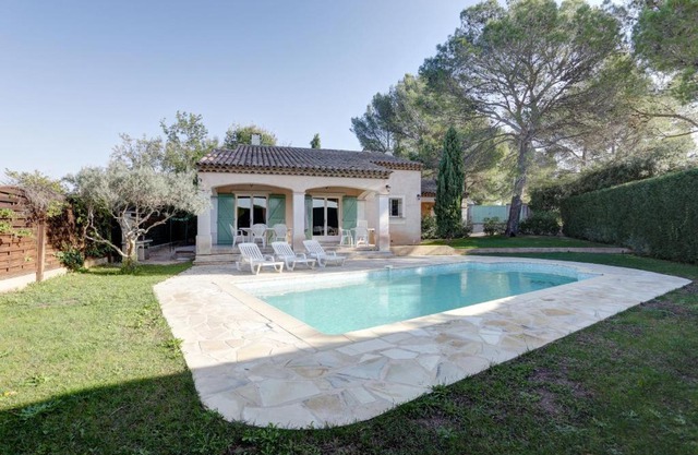 villa de charme, 8 pers, climatisée, piscine chauffée, calme garanti