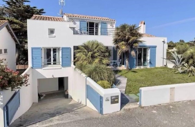 Villa de Standing, Face à la mer et à la Plage, Avec Piscine Chauffée