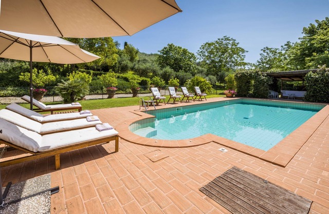 Villa dei Limoni with pool in the hills of Ripatransone, 15 minutes from the Adriatic sea
