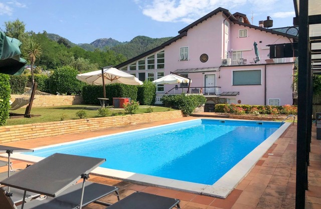 Villa Dei Poeti - Six Bedroom Villa, Sleeps 16