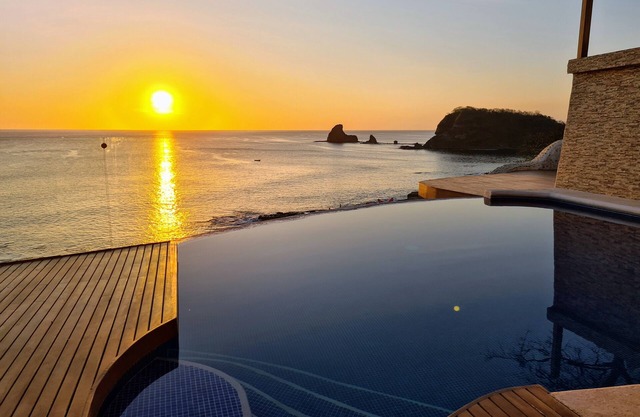 VILLA DELFIN - BEACHFRONT LUXURY 180° VIEWS