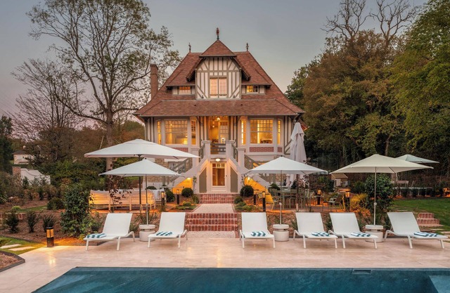 Villa des Rêves: Luxury in Villers, Pool, Jacuzzi & Padel court, close to Deauvi