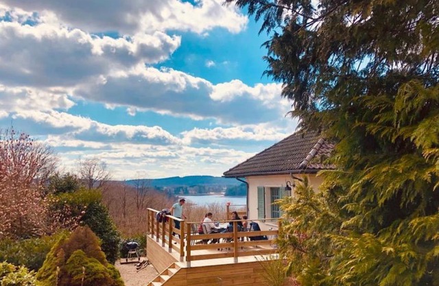 Villa des Suisses with Jacuzzi & View of Lake des Settons