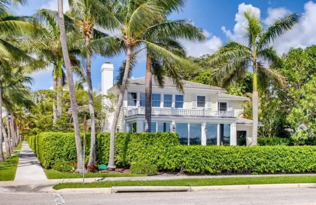 Villa Dolce Vita - Luxuriate in Sweeping Intracoastal Views of Palm Beach