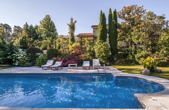 Villa Donas in the Rias Baixas between sea and mountain with saline pool.