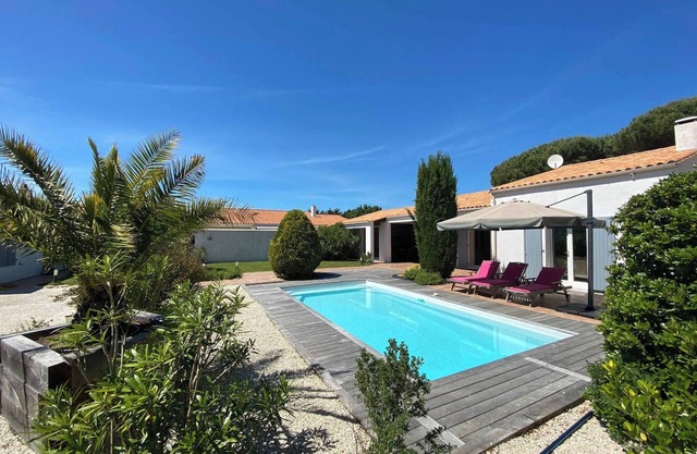 Villa du Bois Henri IV : Villa with heated swimming pool for up to 8 people