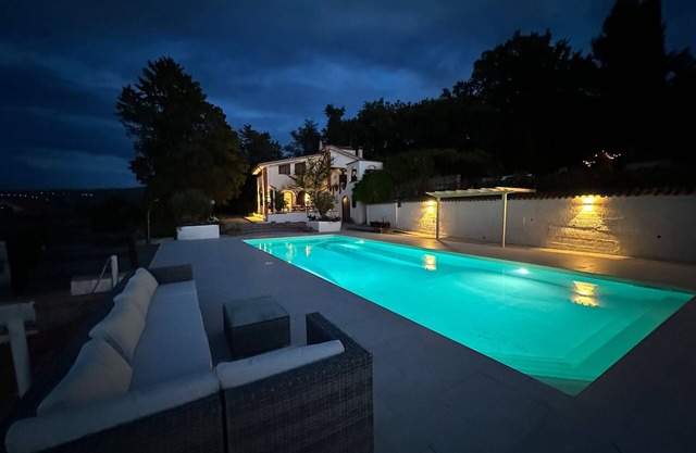 Villa Eddy sleeps 12 with magnificent pool 3 km from Castellabate