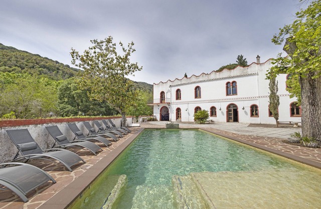 Villa 'El Cortijo' with Mountain View, Pool, Garden, Terrace & Wi-Fi