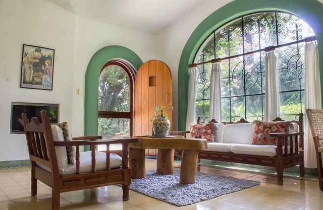 Villa El Nido-Fab Location-Nestled in lush vegetation-ideal 4 couples-great pool
