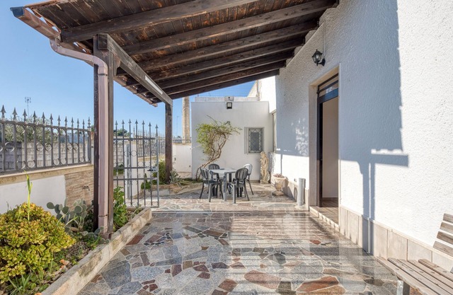 Villa 'Emanuele Con Piscina' with Private Pool, Private Garden and Air Conditioning