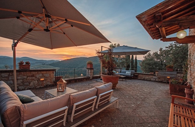 "Villa Erbolino" with Private Garden, Outdoor Stone Bathtub & Wi-Fi
