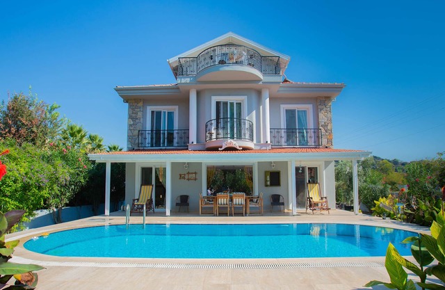 Villa Ercan - 5 bedrooms with private Pool In mature gardens in the centre.