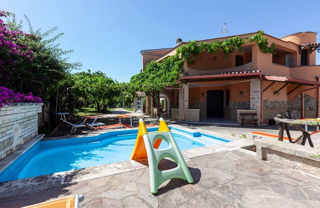Villa Erika with private pool and garden, Lecce, Italy