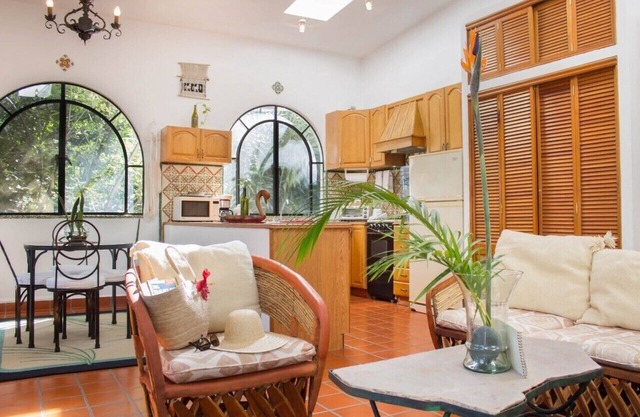 Villa Escondida Private for Couples,w/Manicured Gardens, Pool, Cabaña & BBQ.