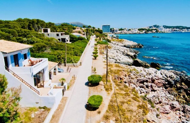 Villa facing the sea - Sa Pedrus