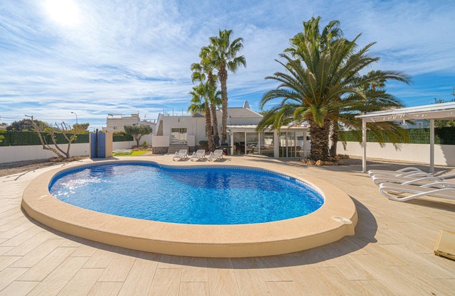 Villa Familia (Torrevieja)