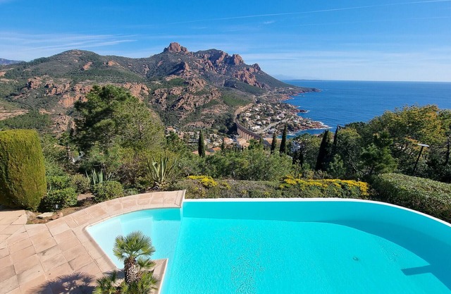 Villa for 14 people with private pool and Sea view